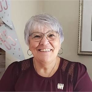 Meet your Posher, Pauline